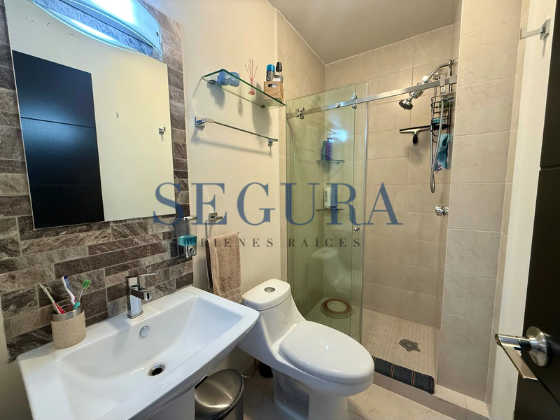 Departamento en Venta | Áreas Comunes, Juegos Infantiles y Balcón