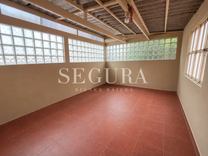 Casa con Uso Mixto en Portales Sur | Ideal para Habitar o Desarrollar Proyecto Comercial
