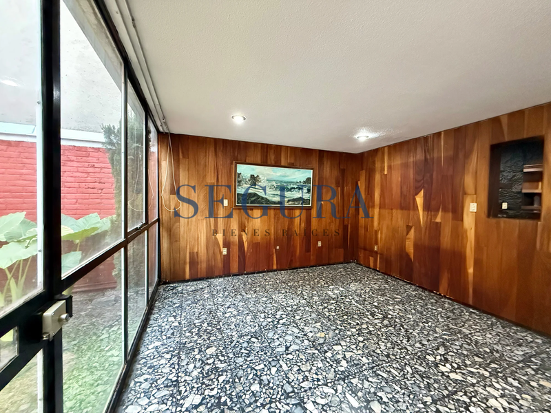 Casa en Venta en Lindavista | 3 Habitaciones, 4 Estacionamientos y Jardín Trasero