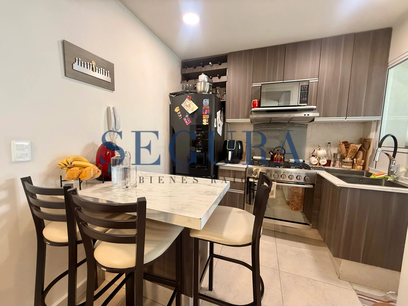Departamento en Venta | Áreas Comunes, Juegos Infantiles y Balcón