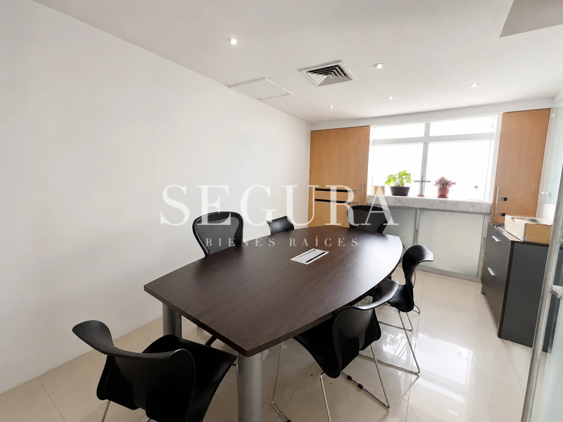 Oficina Premium en Venta en Piso 42 del World Trade Center | 115 m² con 4 Privados