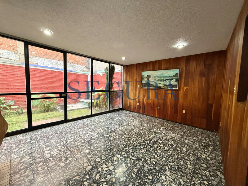 Casa en Venta en Lindavista | 3 Habitaciones, 4 Estacionamientos y Jardín Trasero
