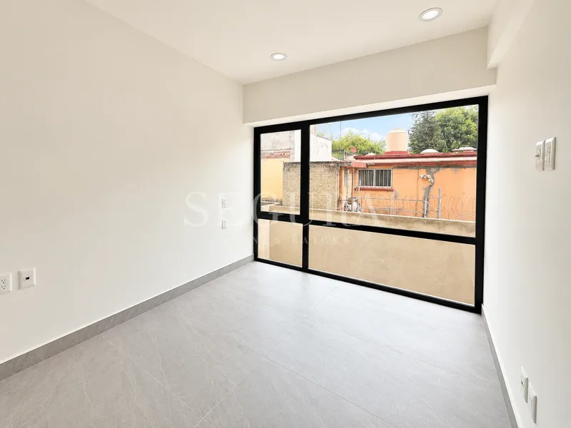 Departamento de 2 Recámaras y 2 Baños, con Balcón y Estacionamiento en El Reloj, Coyoacán