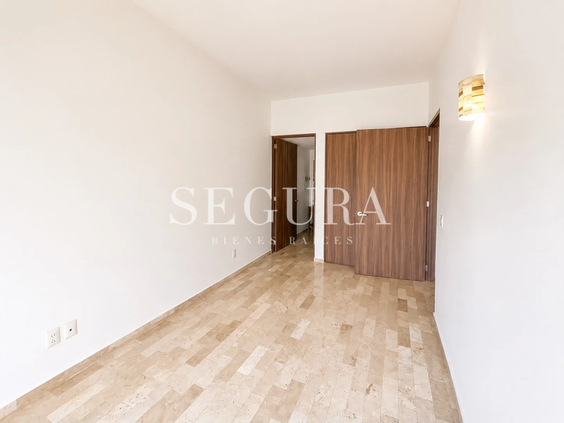 Departamento en Venta de 2 Recámaras con Bodega y 2 Estacionamientos | Puerta Jardín