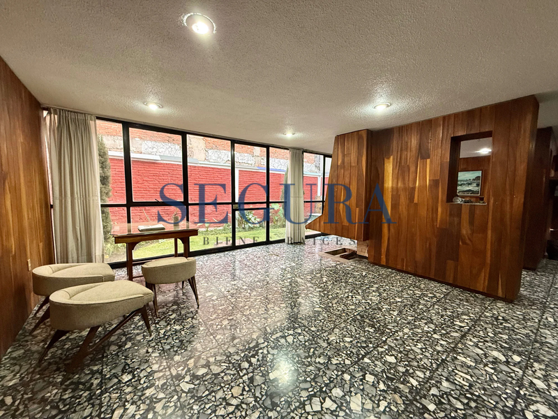 Casa en Venta en Lindavista | 3 Habitaciones, 4 Estacionamientos y Jardín Trasero