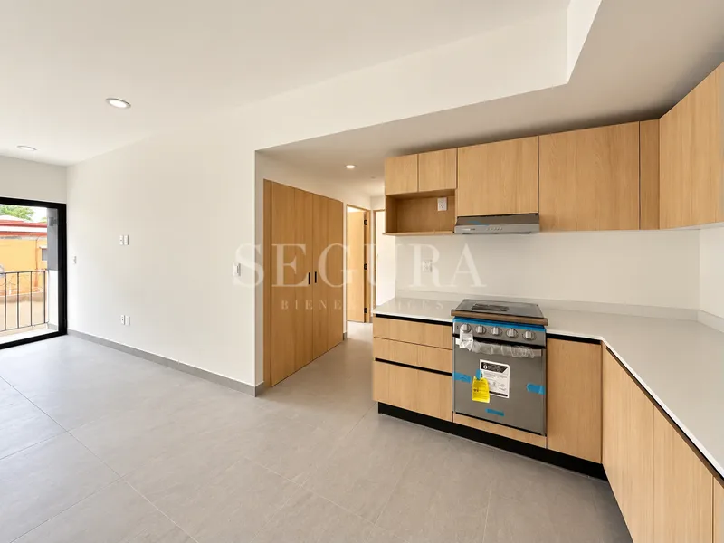 Departamento de 2 Recámaras y 2 Baños, con Balcón y Estacionamiento en El Reloj, Coyoacán